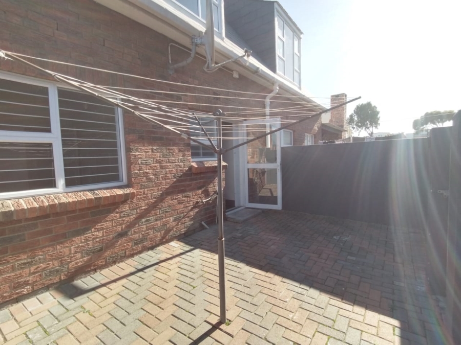 To Let 3 Bedroom Property for Rent in Table View Western Cape